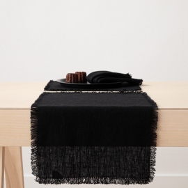 Mantel individual de lino de black Terra con flecos hechos a mano