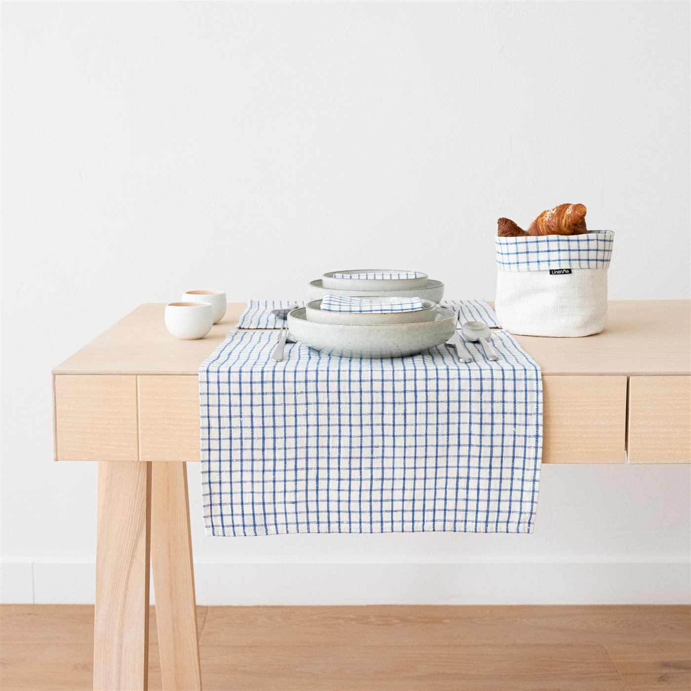 Individual de lino Graphic Check azul y blanco