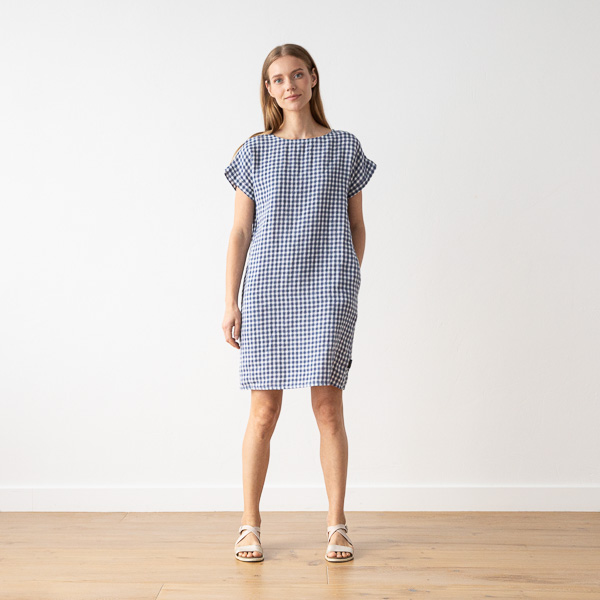 Vestido de lino azul para el verano