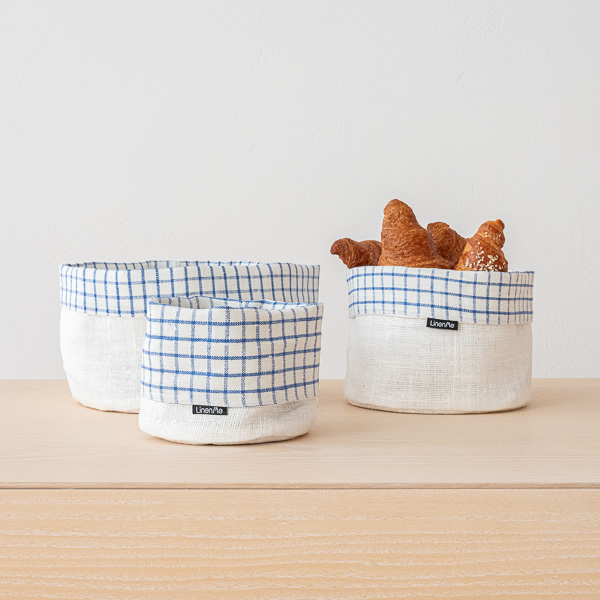 Cesta de lino Graphic Check azul y blanca