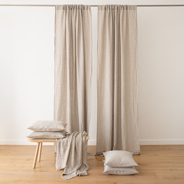 Cortinas de lino limpias y bien cuidadas