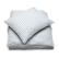 Juego de cama de lino Blue Ticking Stripe doblado sobre fondo blanco